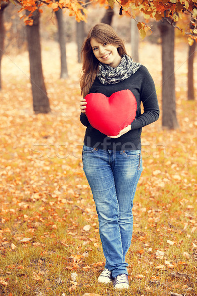 Stok fotoğraf: Kız · oyuncak · kalp · sonbahar · park