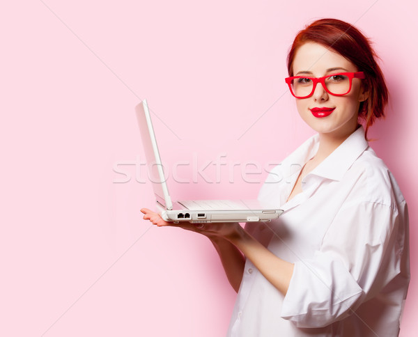 Stock fotó: Fotó · gyönyörű · fiatal · nő · tart · laptop · csodálatos