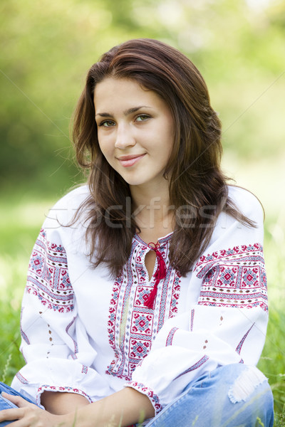 十幾歲的女孩 綠色 草地 服裝 花卉 女孩 商業照片 © Massonforstock
