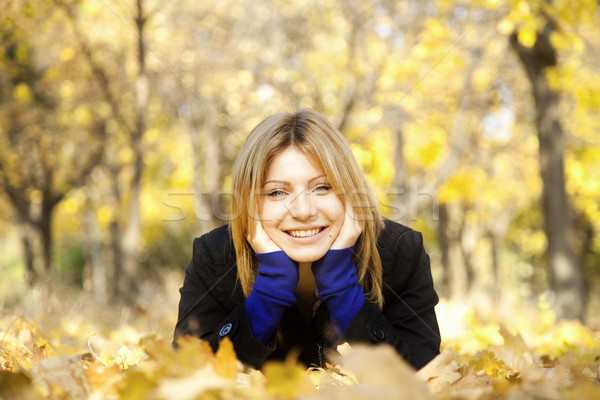 微笑 快樂的女孩 秋天 公園 手 微笑 商業照片 © Massonforstock