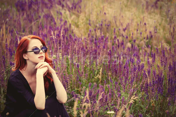 Foto stock: Menina · óculos · de · sol · campo · de · lavanda · retrato · belo