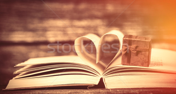 Foto stock: Apresentar · caixa · livro · aberto · papel · textura · livro