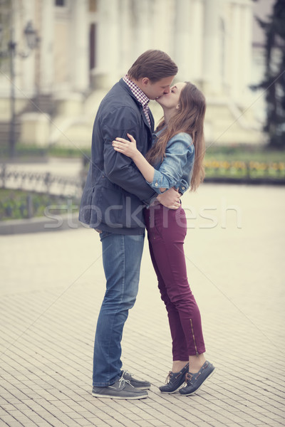 情侶 胡同 城市 接吻 愛 城市 商業照片 © Massonforstock
