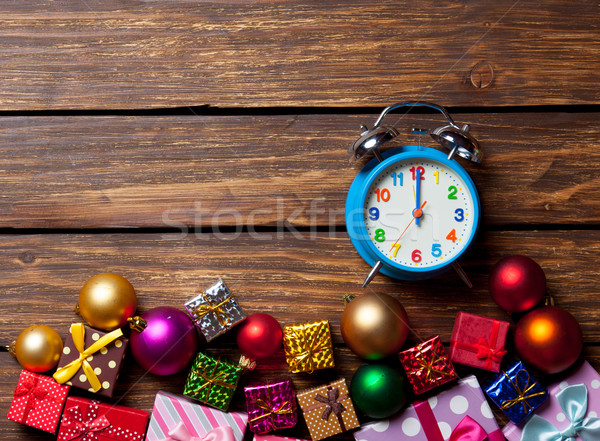 ébresztőóra karácsony retro ajándékok fából készült háttér Stock fotó © Massonforstock
