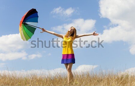 女孩 傘 有風 草 草地 商業照片 © Massonforstock