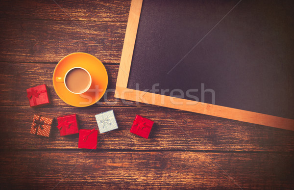 Tasse Kaffee Geschenk Tafel Holztisch Schule Stock foto © Massonforstock