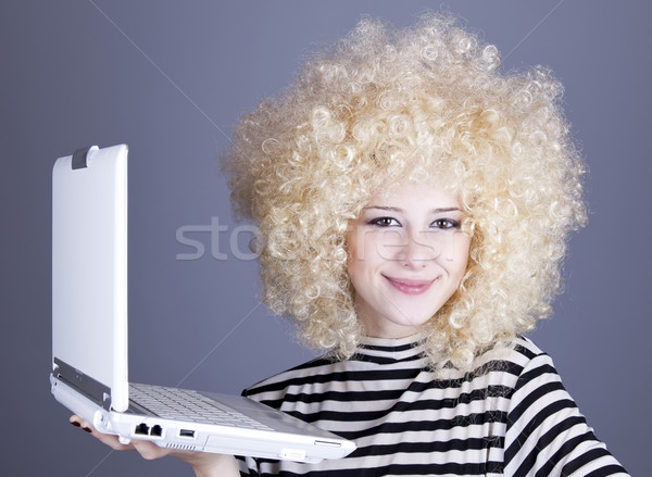 Foto stock: Retrato · engraçado · menina · peruca · laptop