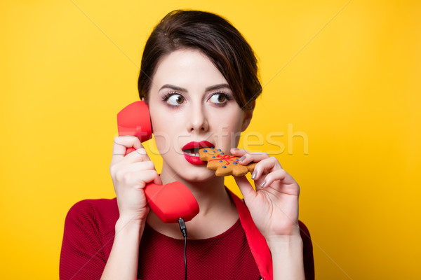 Háziasszony piros telefonkagyló mézeskalács portré fiatal Stock fotó © Massonforstock