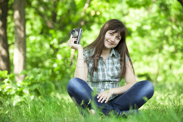 [[stock_photo]]: Adolescente · caméra · vert · parc · herbe · femmes