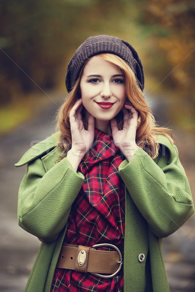 Stylu dziewczyna piękna jesienią aleja Zdjęcia stock © Massonforstock