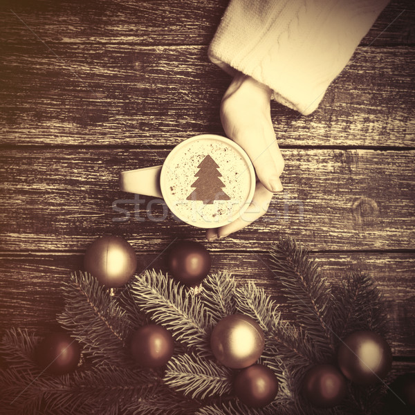 Foto d'archivio: Femminile · Cup · caffè · crema · albero · di · natale