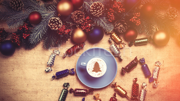 Heißen Cappuccino Weihnachtsbaum Form Tabelle Kiefer Stock foto © Massonforstock