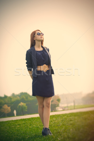 Belle jeune femme permanent arbres femme herbe [[stock_photo]] © Massonforstock