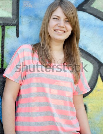 [[stock_photo]]: Style · adolescente · graffitis · mur · fille · ville