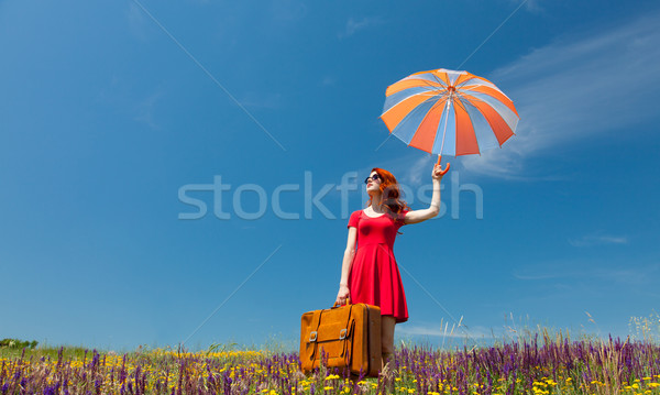 Сток-фото: девушки · красное · платье · зонтик · чемодан · портрет · красивой