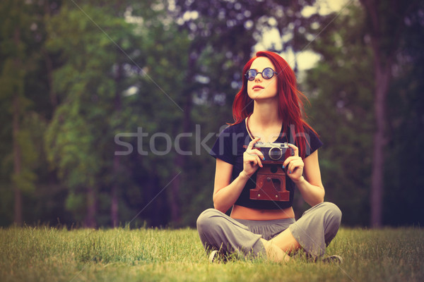 Joven indie estilo ropa retro cámara Foto stock © Massonforstock