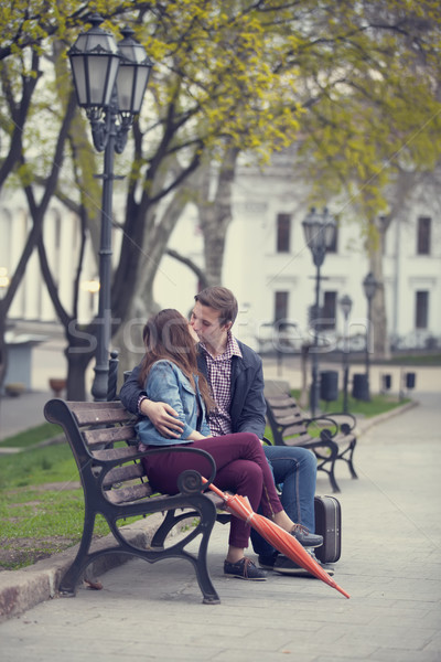 カップル キス ベンチ 路地 愛 市 ストックフォト © Massonforstock