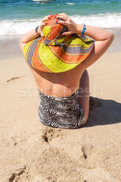 Kobieta hat plaży widok z tyłu morza lata Zdjęcia stock © master1305