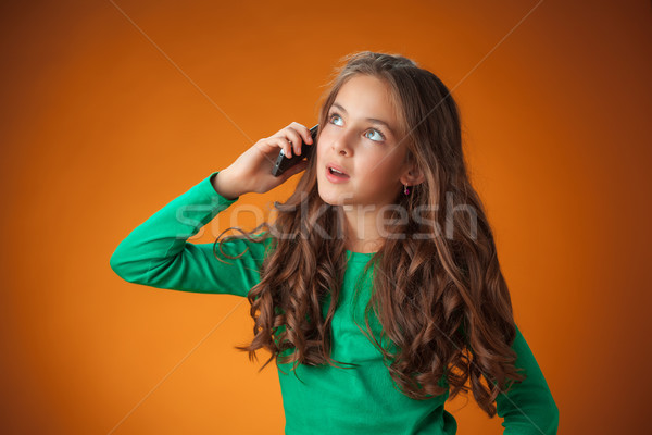 Cute alegre nina naranja teléfono nina Foto stock © master1305
