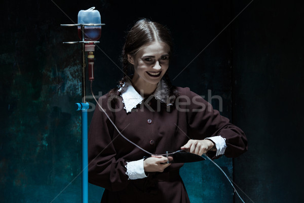 肖像 年輕的女孩 校服 兇手 刀 商業照片 © master1305