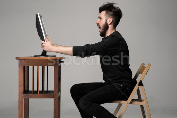 Vicces őrült férfi számítógéphasználat szürke kezek Stock fotó © master1305