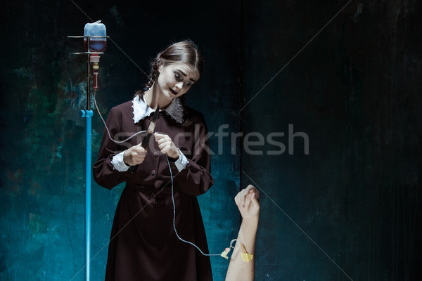 Portrait jeune fille uniforme scolaire tueur couteau [[stock_photo]] © master1305