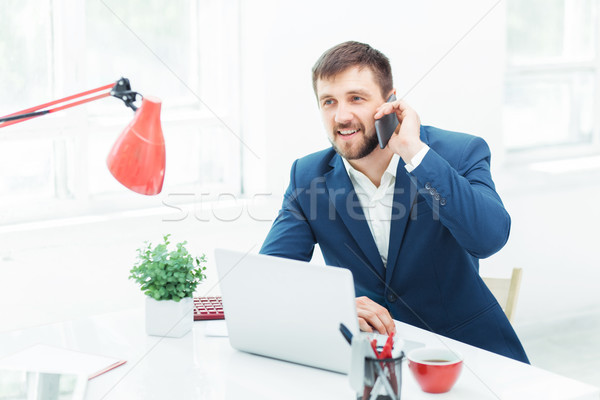 Stock foto: Porträt · Geschäftsmann · sprechen · Telefon · Büro · Handy