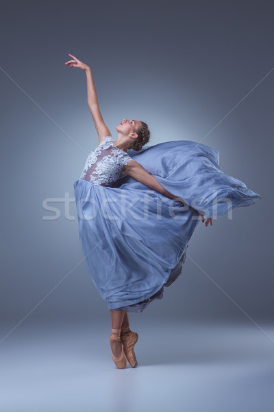 Piękna baleriny taniec niebieski długo sukienka Zdjęcia stock © master1305