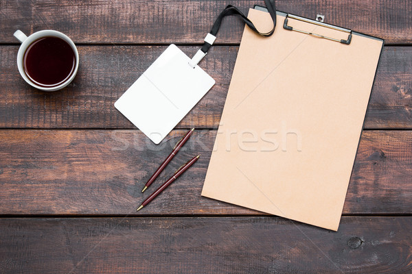 [[stock_photo]]: Bureau · table · en · bois · stylos · comprimé · note · tasse