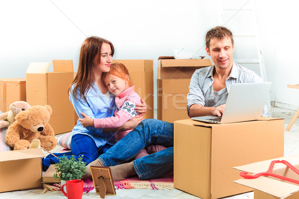 Foto stock: Familia · feliz · reparación · portátil · familia · casa · construcción