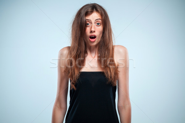 Portré fiatal nő megrémült arckifejezés szürke nők Stock fotó © master1305