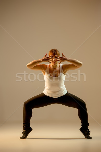Donne dancing hip hop fitness beige studio Foto d'archivio © master1305