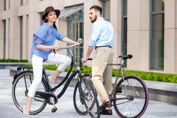 Stockfoto: Romantische · datum · fietsen · straat · vrouw