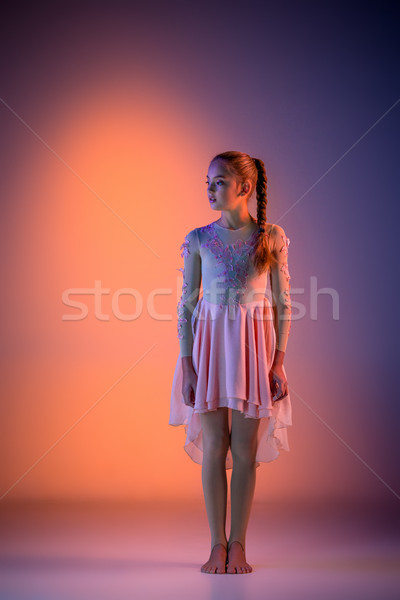Teen modern balerina femeie portocaliu studio Imagine de stoc © master1305