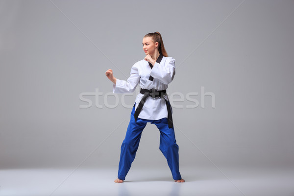 Karate Mädchen schwarz Gürtel weiß Kimono Stock foto © master1305