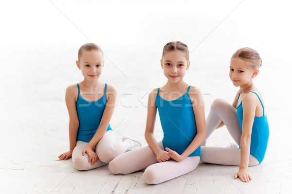 Stockfoto: Drie · weinig · ballet · meisjes · vergadering · poseren