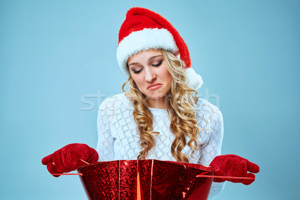 Geërgerd mooie jonge vrouw kerstman hoed Stockfoto © master1305