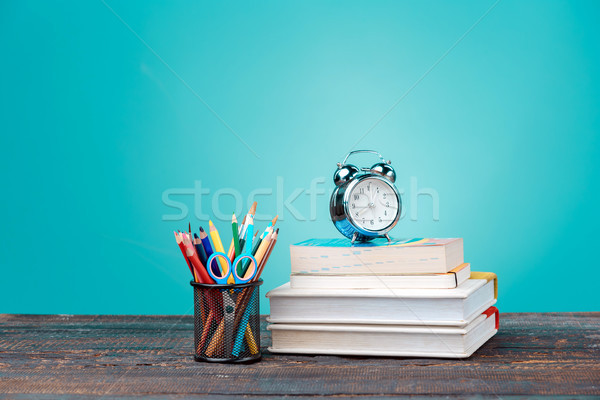 Foto d'archivio: Libri · colorato · matite · clock · blu