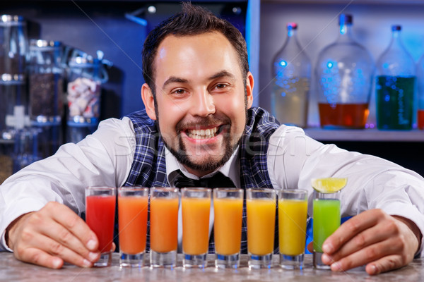 Barmen çalışmak kokteyller gülen hizmet içkiler Stok fotoğraf © master1305