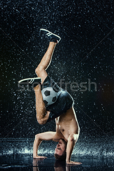 Wassertropfen herum Fußballspieler schwarz Wasser Mann Stock foto © master1305