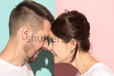 Foto stock: Moço · mulher · beijando · azul · estúdio · amor