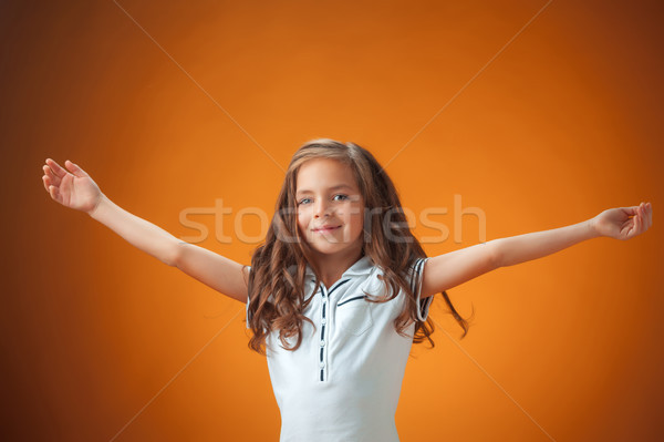 Cute heiter kleines Mädchen orange Porträt Mädchen Stock foto © master1305