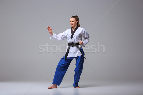 Karate Mädchen schwarz Gürtel weiß Kimono Stock foto © master1305