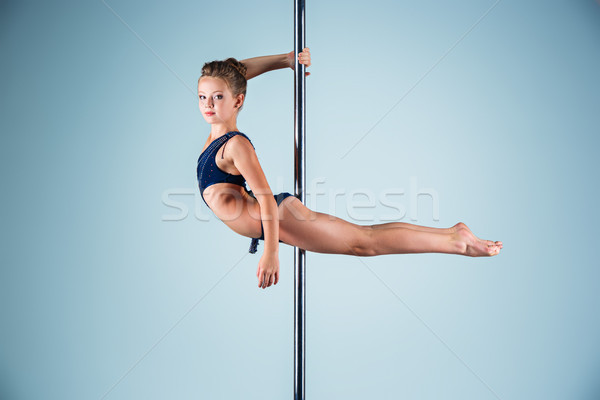 Güçlü zarif genç kız akrobatik spor Stok fotoğraf © master1305