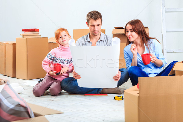 Stockfoto: Gelukkig · gezin · reparatie · familie · accommodatie · dozen · huis