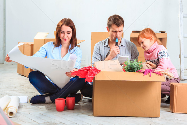 Boldog család javítás család szállás dobozok ház Stock fotó © master1305