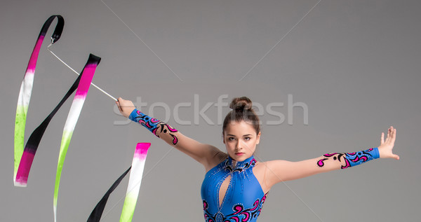 Adolescent gymnastique danse ruban gris Photo stock © master1305