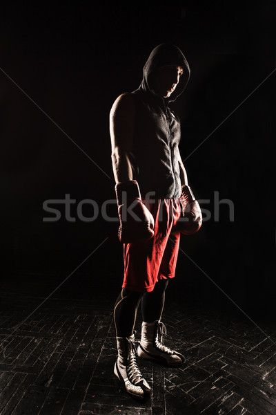 Młody człowiek kickboxing młodych mężczyzna sportowiec stałego Zdjęcia stock © master1305