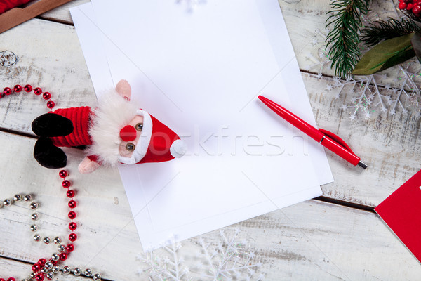 Foaie hârtie masa de lemn stilou Crăciun decoratiuni Imagine de stoc © master1305
