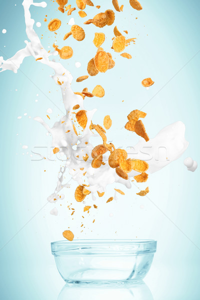 Cornflakes vallen melk stream lege glas Stockfoto © master1305